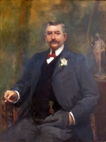 Portrait d'Ernest Cognacq, huile sur toile de 1903 par Jeanne-Madeleine Favier (1863-1904), Musée Cognac-Jay, Paris (Public domain, via Wikimedia Commons)